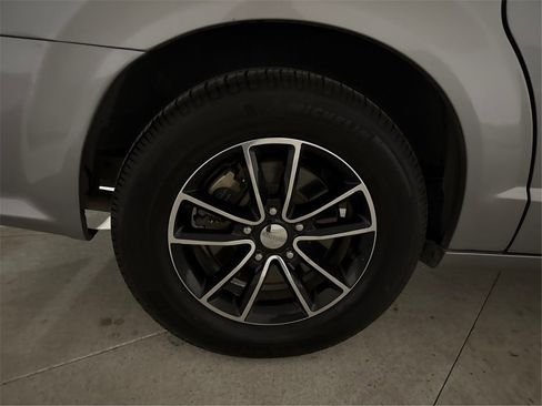 Used 2017 Dodge Grand Caravan GT image 20