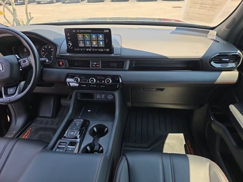 Certified 2025 Honda Pilot TrailSport image 16