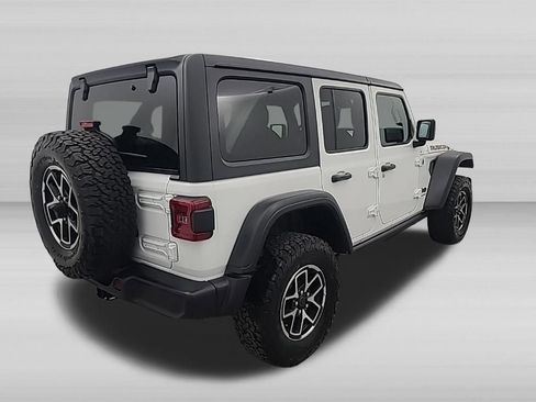 Used 2025 Jeep Wrangler Unlimited Rubicon AWD/4WD image 4