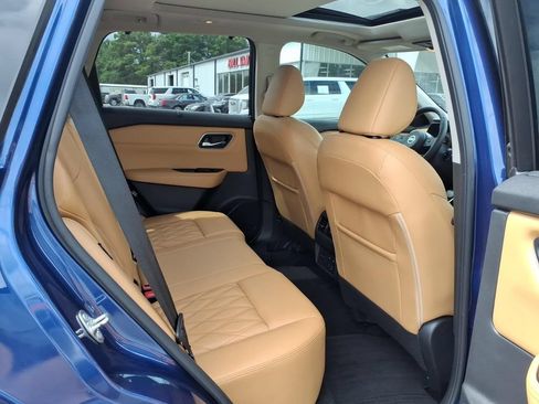 Used 2021 Nissan Rogue Platinum FWD image 12