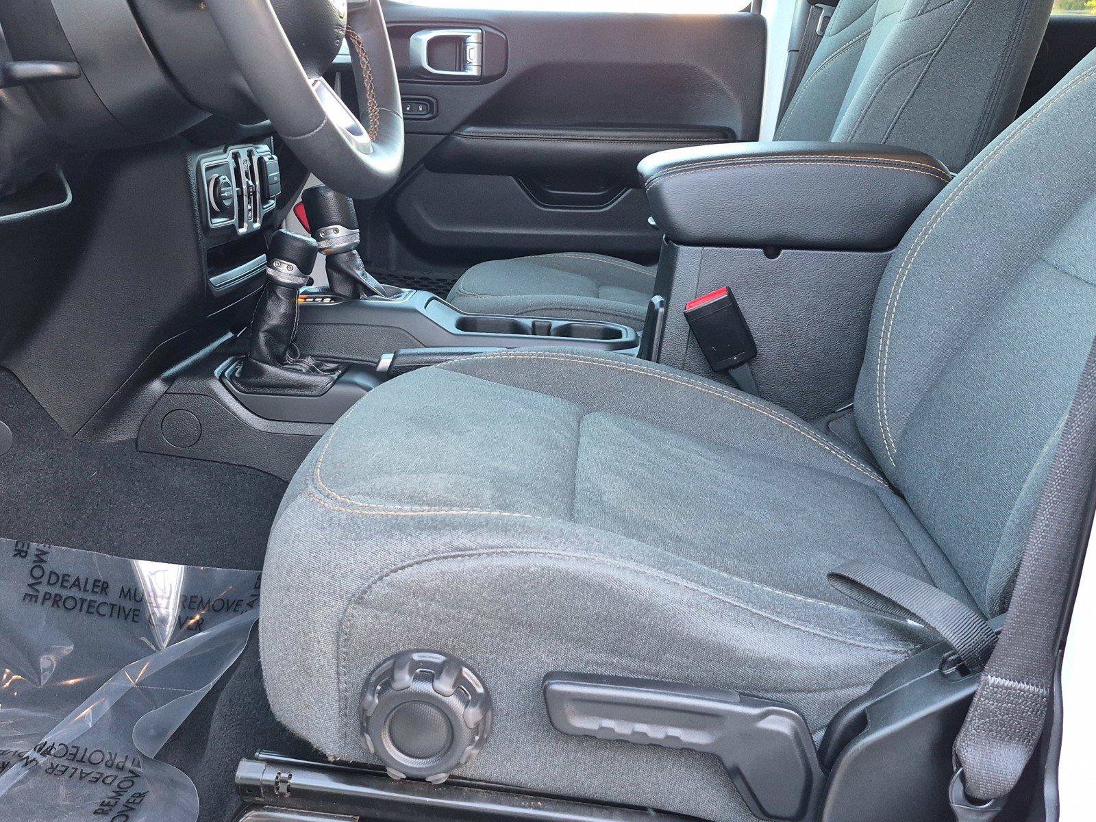 Used 2024 Jeep Wrangler Unlimited Sahara AWD/4WD image 19