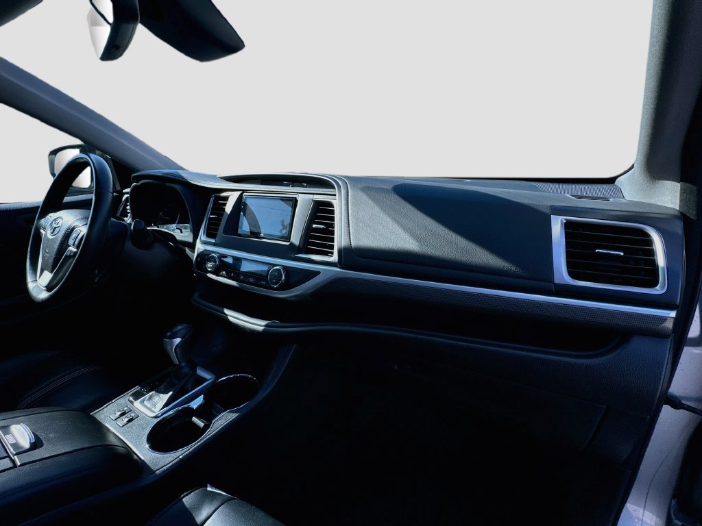 Used 2018 Toyota Highlander SE FWD image 36