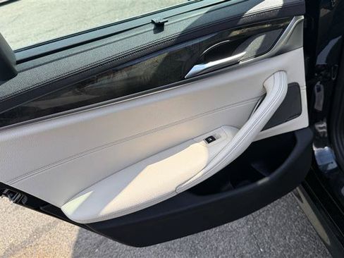 Used 2019 BMW M550i xDrive image 24