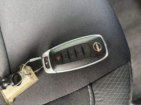 Used 2025 Nissan Pathfinder SV image 24