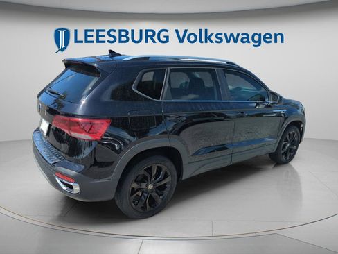 Certified 2022 Volkswagen Taos SE image 6