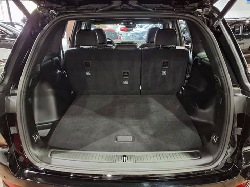 Used 2023 Jeep Grand Cherokee Altitude AWD/4WD image 19