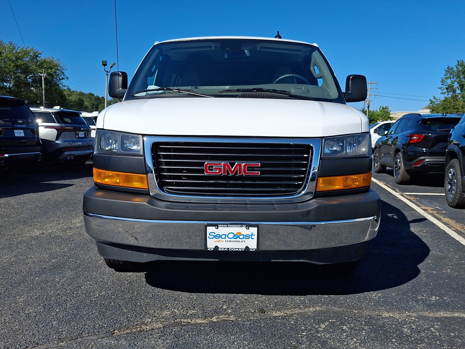 Certified 2025 GMC Savana 3500 LT w/ LT Preferred Equipment Group RWD image 2