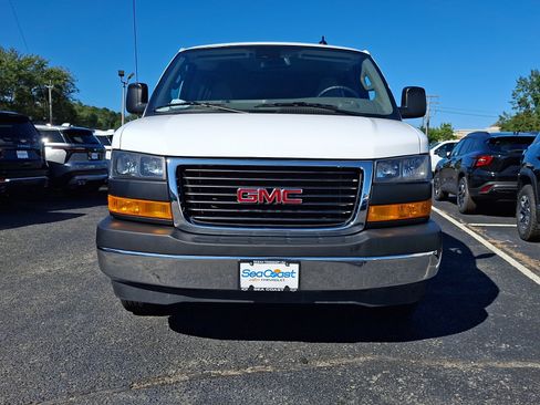 Used 2025 GMC Savana 3500 LT w/ LT Preferred Equipment Group RWD image 2