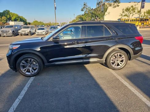 Used 2023 Ford Explorer XLT w/ Equipment Group 202A RWD image 4