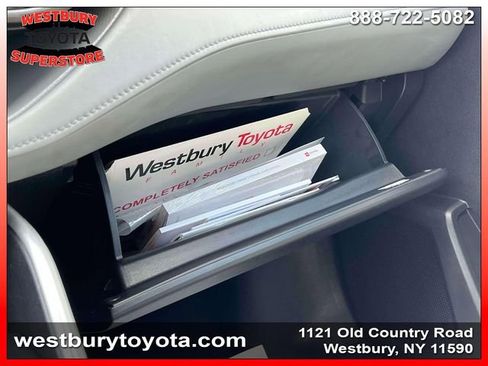 Used 2024 Toyota Highlander XLE image 32