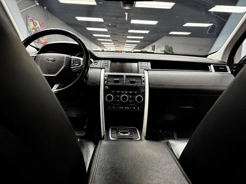 Used 2017 Land Rover Discovery Sport SE image 37