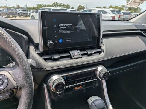 Used 2025 Toyota RAV4 XLE FWD image 22