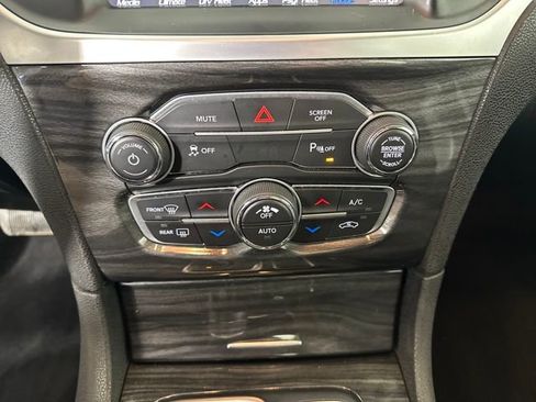 Used 2022 Chrysler 300 Touring L image 23