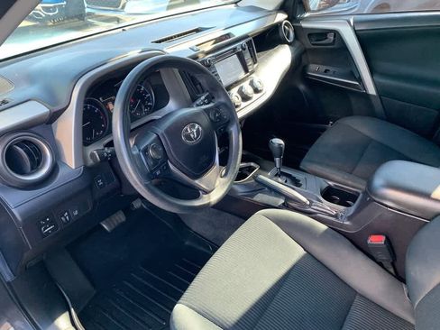 Used 2018 Toyota RAV4 LE AWD/4WD image 22