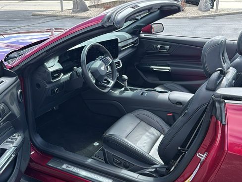 Used 2025 Ford Mustang GT Premium RWD image 13