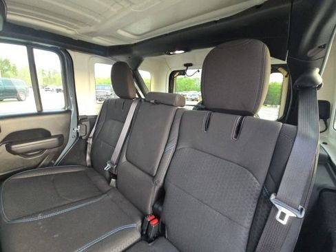 Used 2025 Jeep Wrangler Unlimited Rubicon 4xe image 17