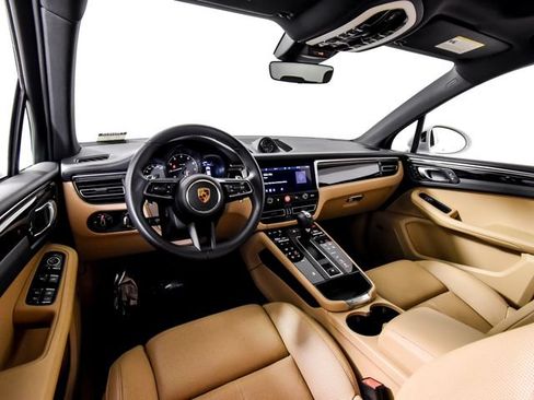 Used 2025 Porsche Macan AWD/4WD image 21