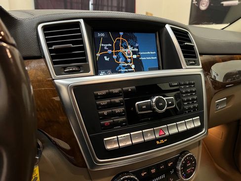 Used 2015 Mercedes-Benz GL 550 4MATIC image 24