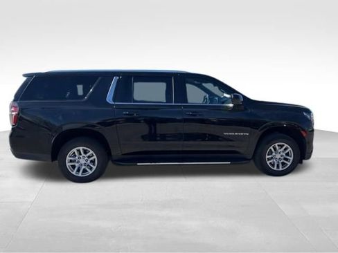 Used 2024 Chevrolet Suburban LT image 4