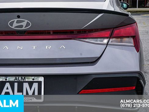 Used 2025 Hyundai Elantra Sport image 13