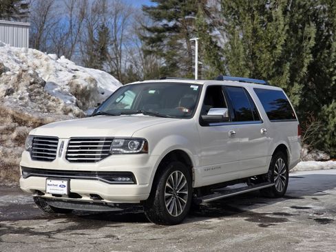 Used 2017 Lincoln Navigator L Select image 4