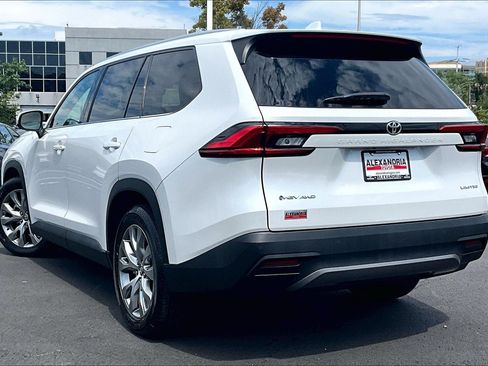 Used 2024 Toyota Grand Highlander AWD Hybrid image 11