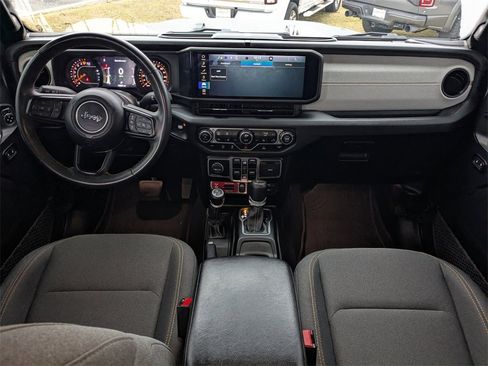 Used 2024 Jeep Gladiator Sport image 13