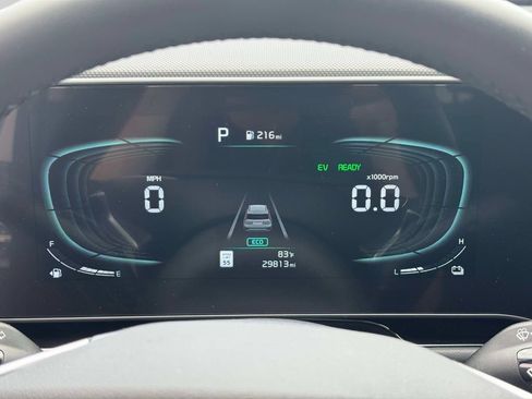 Used 2023 Kia Niro EX FWD image 23