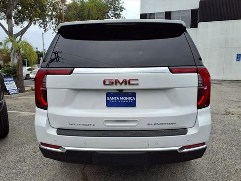New 2026 GMC Yukon Elevation image 9