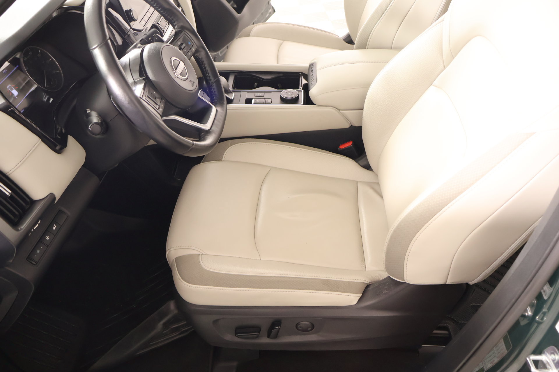 Used 2023 Nissan Pathfinder SL AWD/4WD image 11
