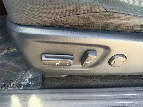 Used 2020 Toyota 4Runner SR5 AWD/4WD image 18