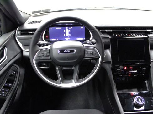 New 2025 Jeep Grand Cherokee Laredo X w/ Luxury Tech Group I image 11