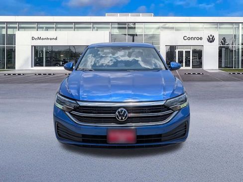 Used 2024 Volkswagen Jetta SE FWD image 2
