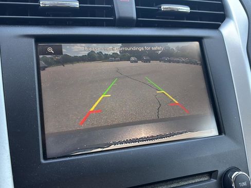 Used 2016 Ford Fusion SE FWD image 11