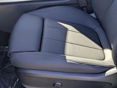 Used 2026 Mercedes-Benz GLB 250 image 4