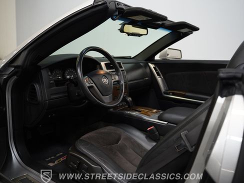 Used 2006 Cadillac XLR V image 4