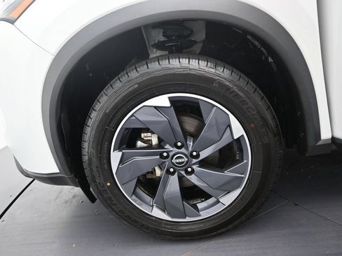 Used 2024 Nissan Rogue SV FWD image 45