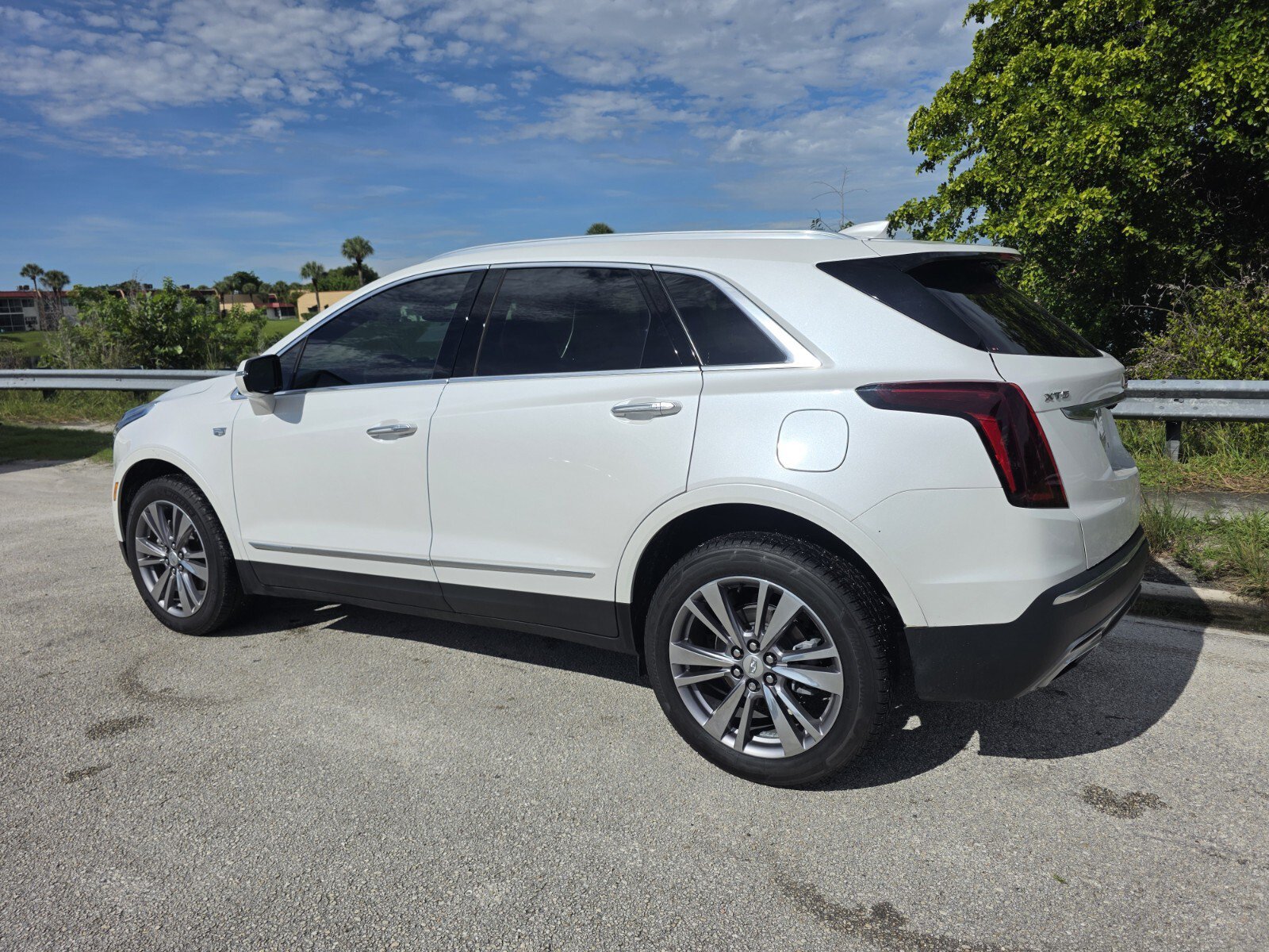 Used 2024 Cadillac XT5 Premium Luxury FWD image 2
