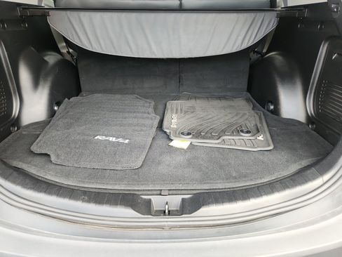 Used 2013 Toyota RAV4 Limited FWD image 32