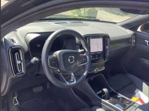 Used 2023 Volvo XC40 Recharge Plus AWD/4WD image 6