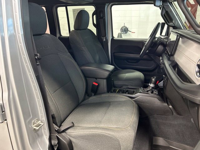 Used 2024 Jeep Wrangler Unlimited Sahara AWD/4WD image 12