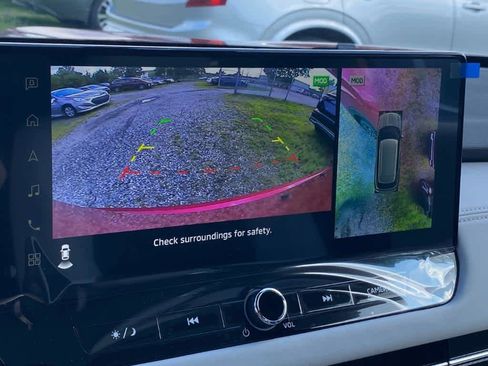 New 2025 Mitsubishi Outlander SE image 9