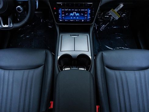 New 2024 Maserati Grecale GT image 38