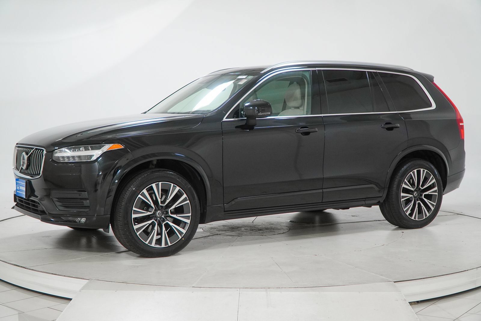 Used 2020 Volvo XC90 T6 Momentum w/ Protection Package Premier AWD/4WD image 4