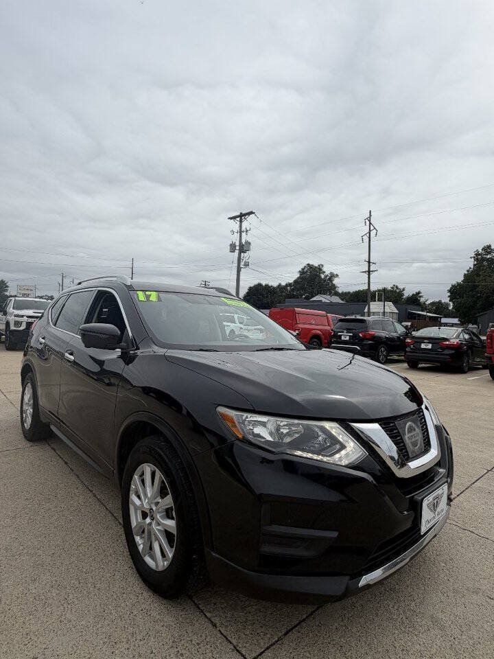 Used 2017 Nissan Rogue SV w/ SV Premium Package FWD image 7