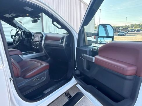 Certified 2022 Ford F250 Platinum w/ FX4 Off-Road Package AWD/4WD image 21