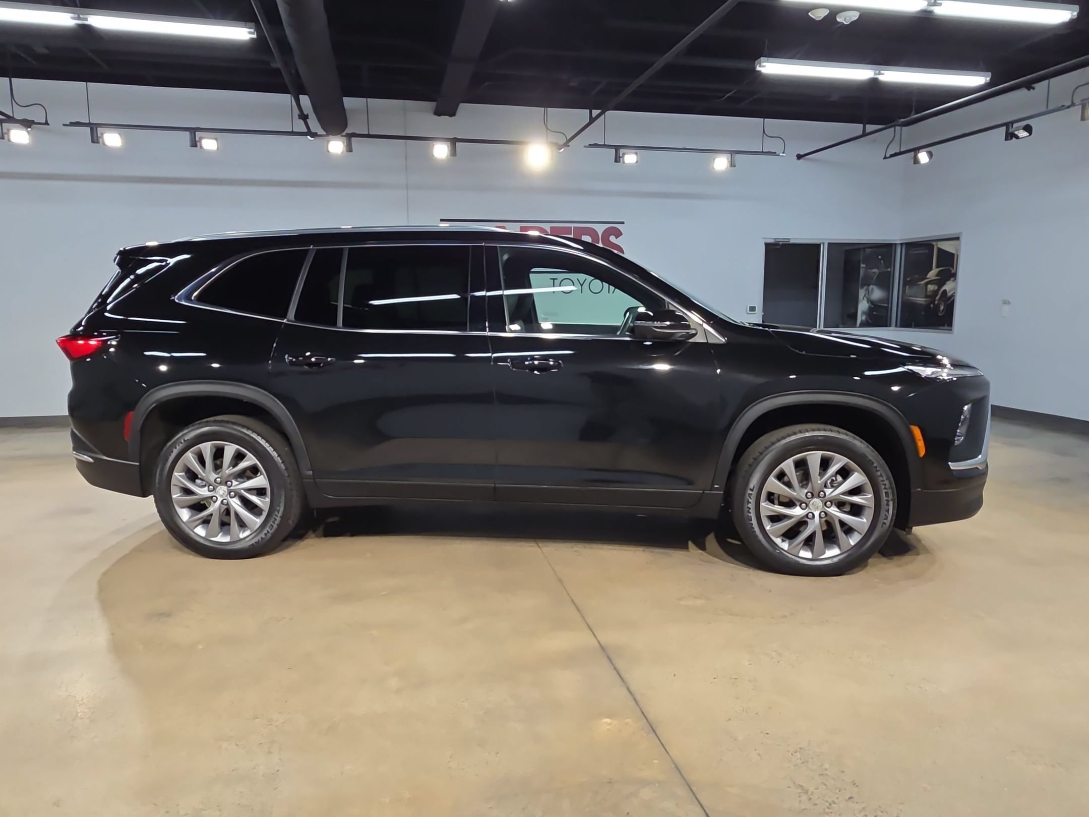 Used 2025 Buick Enclave Preferred FWD image 8