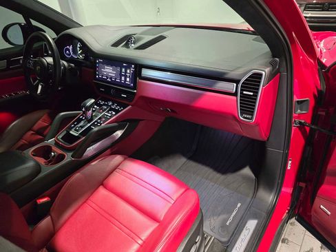 Used 2023 Porsche Cayenne Turbo S image 14