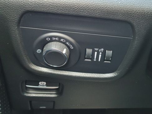 Used 2025 Jeep Grand Cherokee L Altitude AWD/4WD image 12