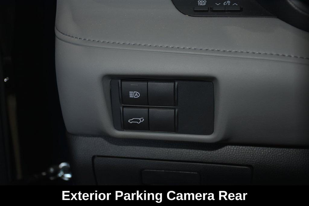 Used 2021 Toyota Highlander XLE AWD/4WD image 13